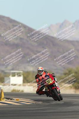 media/Oct-30-2025-Racers Edge (Thu) [[dabbdaf680]]/3-B Group/Session 2 (Turn 14)/